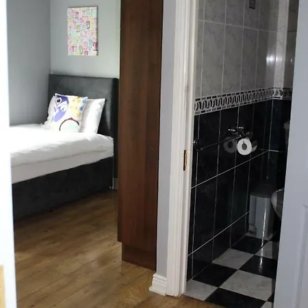 Town Centre Suites *